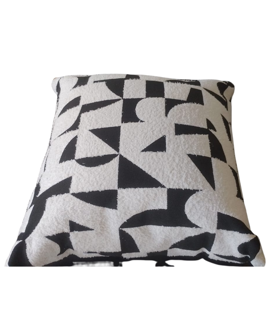 Geometric Black & White Throw Pillow – Modern Abstract Design